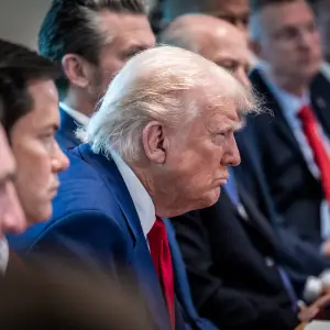 A Flashing Economic Warning and a Sharp Political Jolt