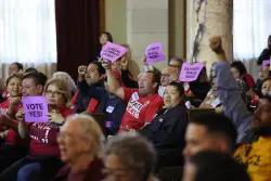 L.A. council backs $30 minimum wage for hotels, despite warnings from tourism industry